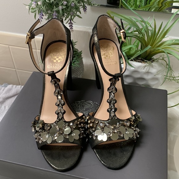 Vince Camuto Shoes - NEW Vince Camuto heels